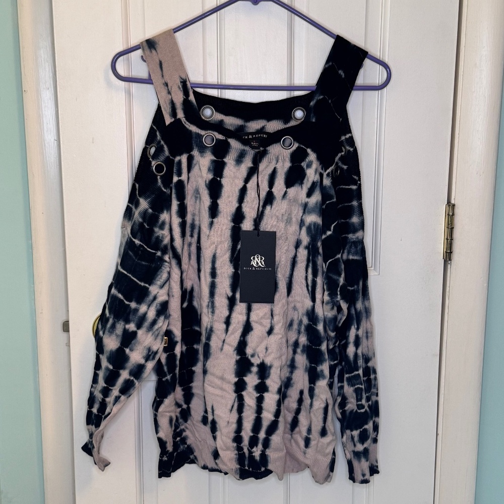 Long Sleeve Cold-Shoulder Top